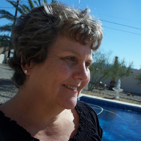 Meet your Posher, Sandra - Picture 1 of 1